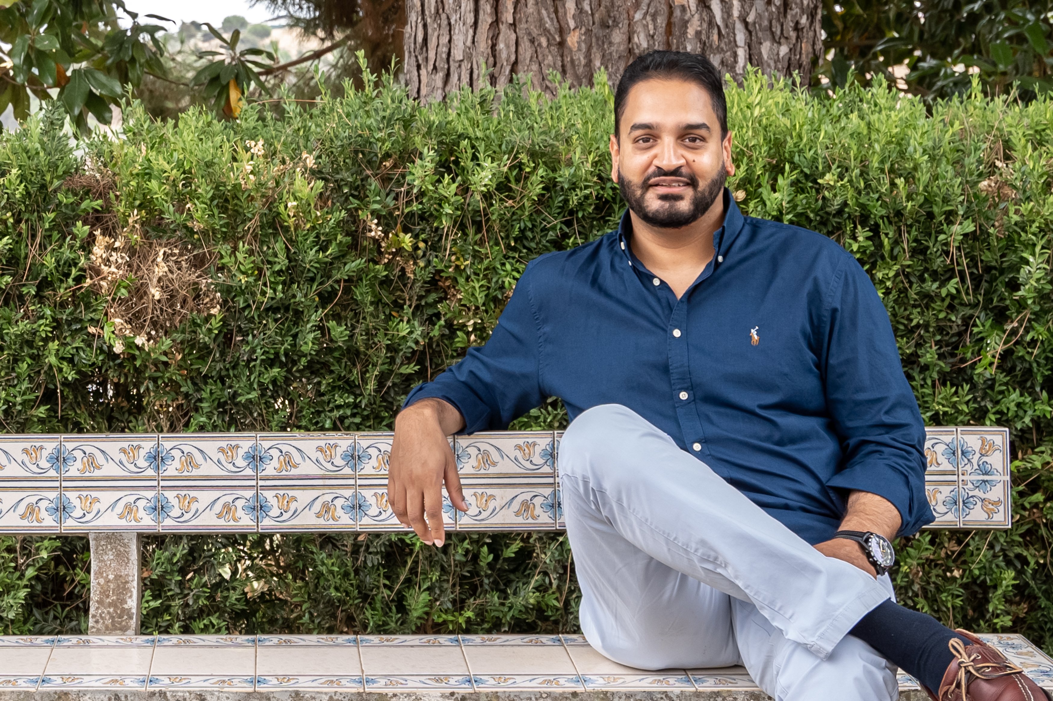 Yasfir Ebrahim, gestor de seis lares na zona de Lisboa e Loures Yasfir Ebrahim, gestor de seis lares na zona de Lisboa e Loures