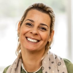 Dra. Carla Assunção